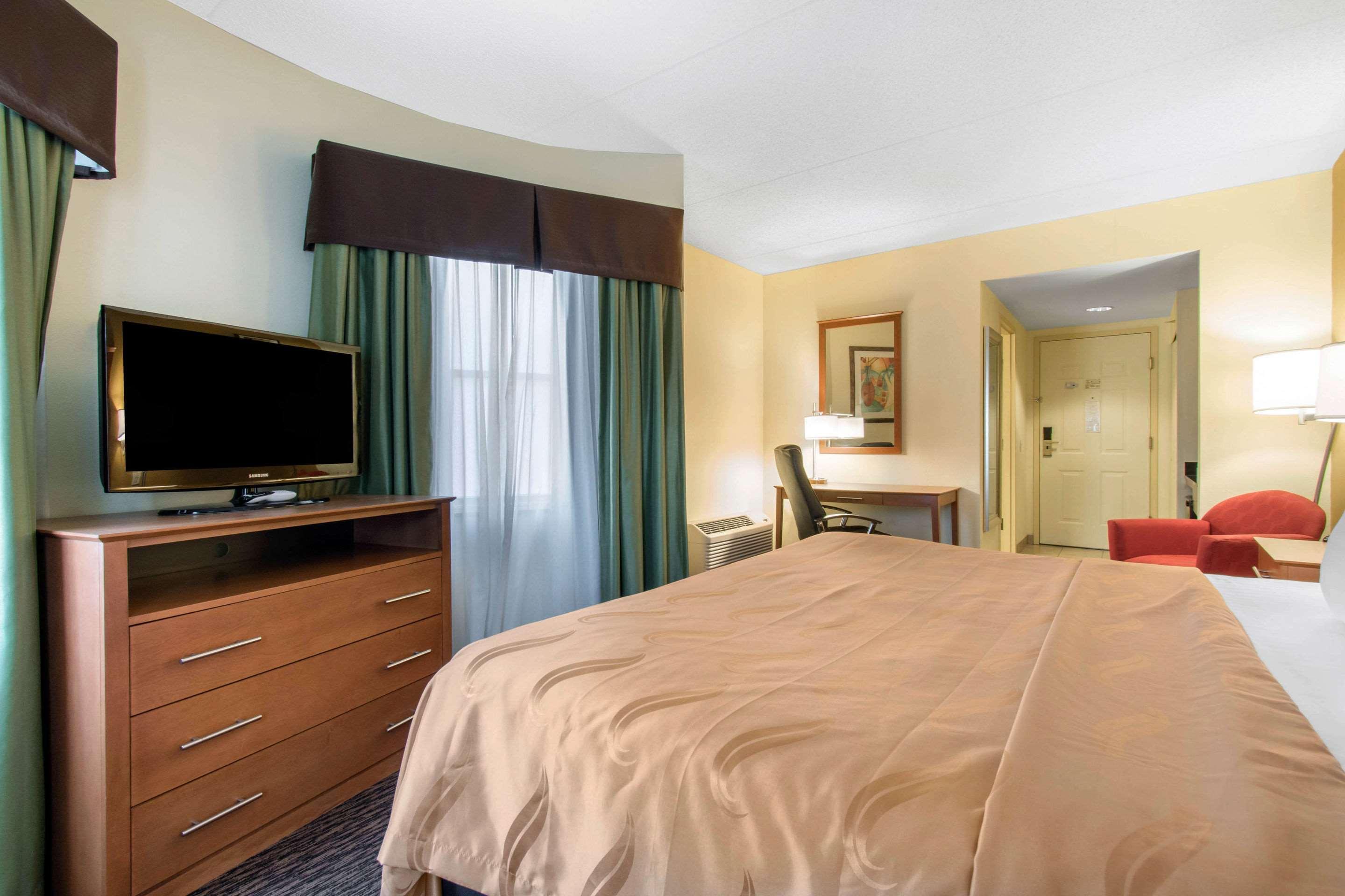 Clarion Hotel & Suites University-Shippensburg Exterior foto
